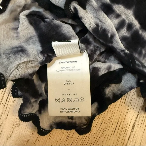 ASAI Black & White Tie-Dye Turtleneck Long Sleeve Top - Picture 3 of 3